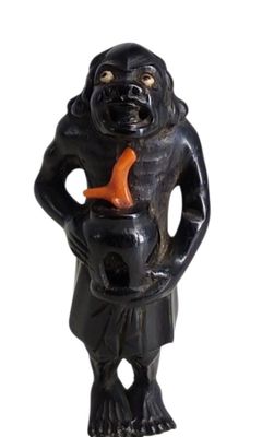 Netsuke en bois, pêcheur des mers du Sud, avec une branche d… - Photo 1