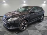 Nissan QX-V SUV dans un showroom au sol à damier