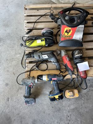 a lot of tools that are sitting on a pallet