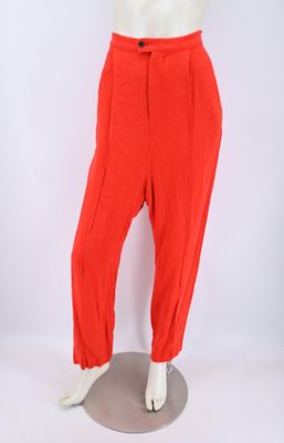 Yohji YAMAMOTO - Pantalon en maille rouge.