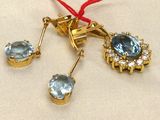 a picture of a pair of earrings that are on a table