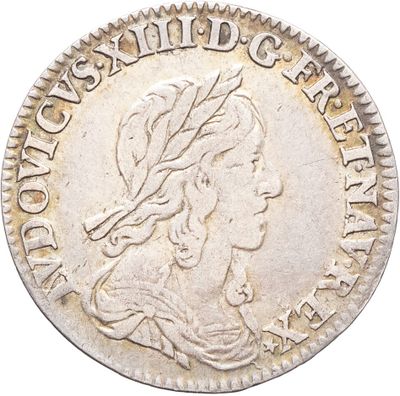 gros plan d'une pièce de monnaie sur fond blanc