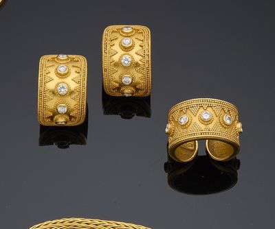 trois bijoux en or et diamants, dont une bague, un bracelet et une bague