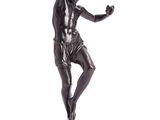 statue d'un homme tenant une raquette de tennis sur fond blanc