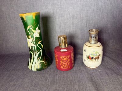 trois types de vases différents posés sur une table