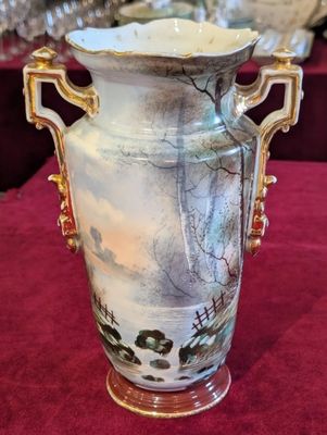 Vase en porcelaine éd paris à décor de ruisseau en hiver H.