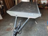 a table that is sitting in a garage