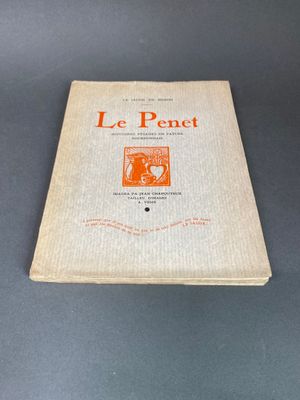 un gros plan d'un livre posé sur une table