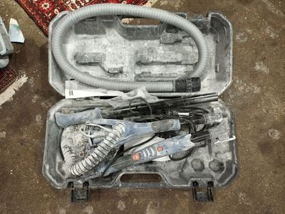 Une girafe de marque DEXTER, modèle DRYWALL SANDER.