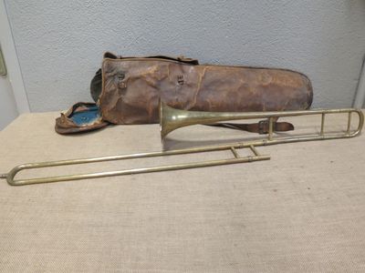 a brass trombone that is sitting on a table