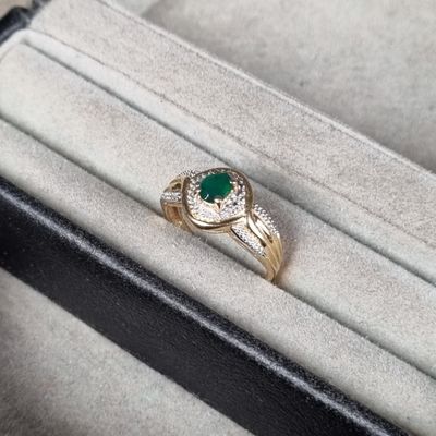 Bague en or jaune et blanc (750/1000e) ornée d'une pierre ve…