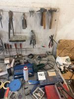 Contenu de l'établi meuleuses pneumatique,outillages de carr… (photo 2)