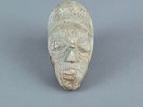 une image représentant une sculpture du visage d'une femme