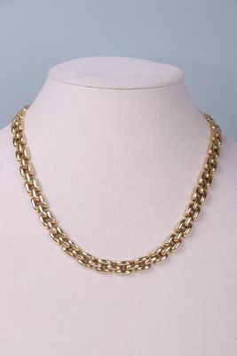 a gold chain necklace on a mannequin mannequin mannequin mannequin mannequin mannequin mannequin mannequin manne