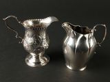 ensemble composé d'un pot à crème et d'un sucrier anciens en métal argenté