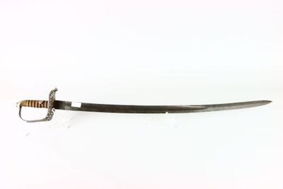 une image d'une épée avec un manche en bois