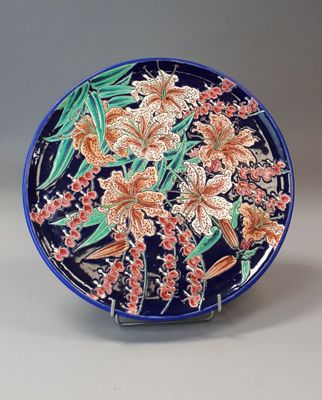 an image of a decorative plate with flowers and leaves on it