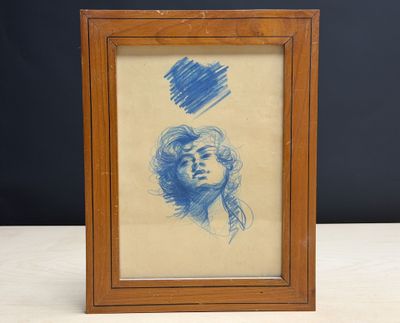 Portrait d'homme au crayon bleu.