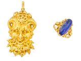 un pendentif en or et lapis-lazuli et une bague en lapis-lazuli
