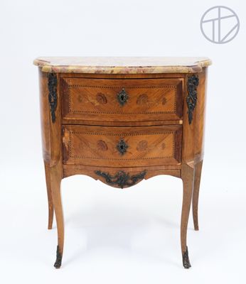 commode ancienne en bois avec dessus en marbre