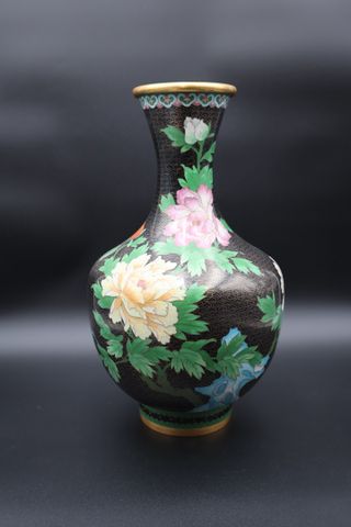 CHINE – Vase balustre en cloisonné à décor floral. XXe siècle. H ...