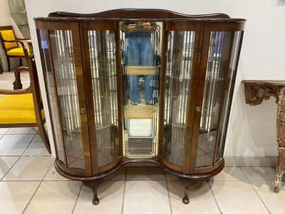 Meuble vitrine à deux portes en bois et bois de placage, ent…