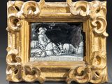 une image représentant un cadre doré dans lequel figure la photo d'un homme et d'un chien
