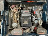 une photo d'une boîte à outils remplie d'outils
