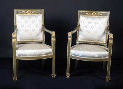 paire de fauteuils de style louis xvi