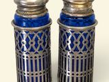 paire de salières et poivrières en verre argenté et bleu