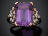 une bague en améthorate et diamants