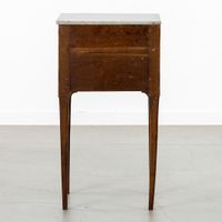 Petite table d'appoint ou écritoire, ornée d'une fine marque… (photo 6)