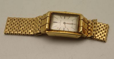 OMEGA Montre bracelet en or jaune Vers 1930