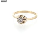 une image d'une bague en diamant sur fond blanc