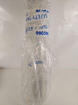 une photo d'un paquet de papier toilette emballé dans du plastique