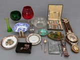 many different items that are sitting on a table