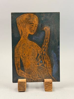 tableau représentant une femme tenant un oiseau sur un chevalet en bois