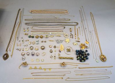 many different types of jewelry on display on the table