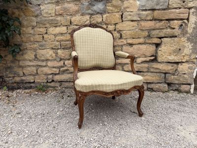 a chair that is sitting in front of a stone wall