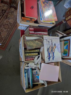 plusieurs livres empilés les uns sur les autres