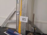 une photo d'un porte-outils sur lequel est posé un mètre ruban