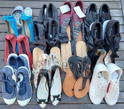 lot de 20 paires de chaussures neuve vendu en l'état