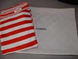 Serviette et pochette Chanel à rayures rouges et blanches