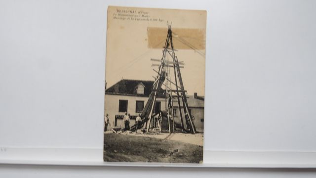 Mérinchal Monument aux Morts. Montage de la Pyramide (6300kg). Dé...