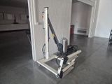 a crane that is sitting on a cart in a garage