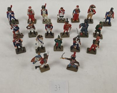 un grand nombre de figurines sur une table