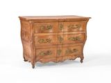 une image représentant une commode en bois surmontée de tiroirs