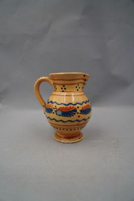 PRIMAVERA Cruche en céramique émaillée polychrome.