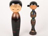 deux figurines placées l'une à côté de l'autre