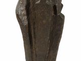 statue représentant un homme tenant la main d'une femme